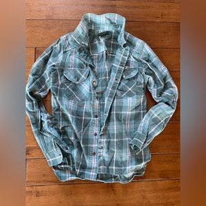 Eddie Bauer small plaid snap button too like new